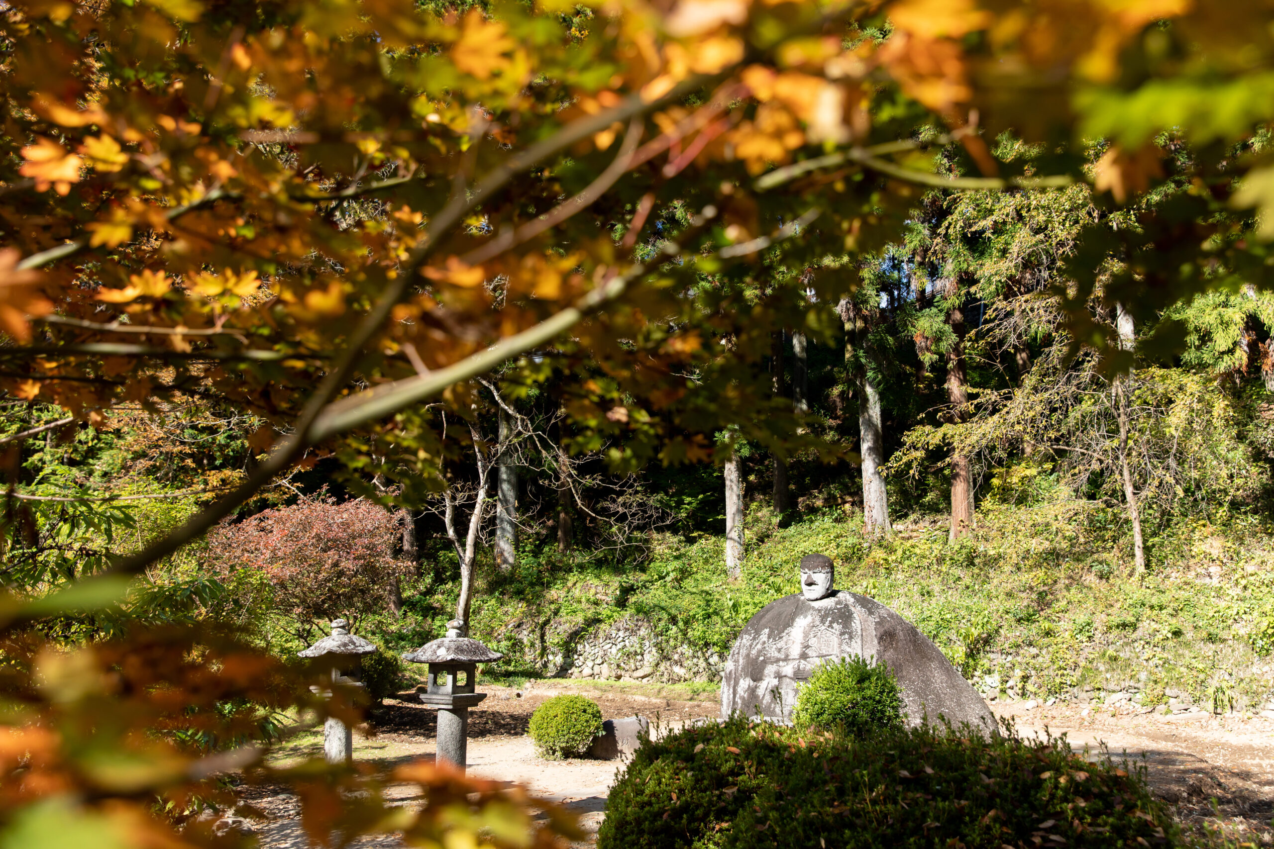 万治の石仏 | 下諏訪の観光・旅行情報【おいでなしてしもすわ】
